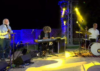 צפו: ניגוני מירון אצלכם בסלון