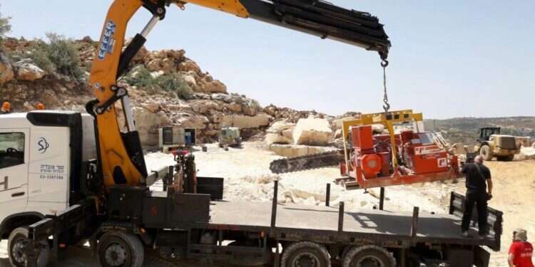 מבצע אכיפה נגד מחצבות פלסטיניות בלתי חוקיות בבנימין