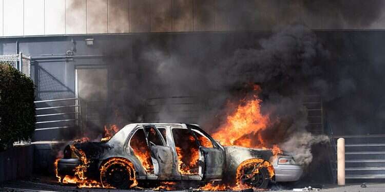 שריפת המועדון רק מזיקה למהפכה