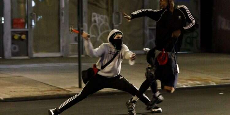 שיר השבוע: בְּשָׁעָה 12