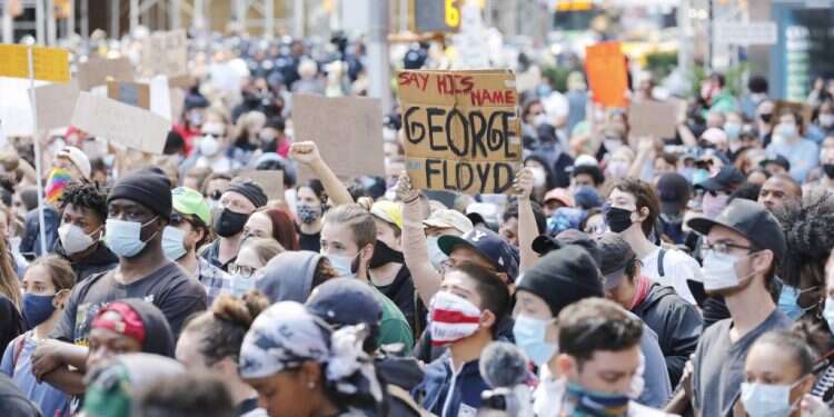 גל שני בפתח: בארה"ב מודאגים, בדרום אמריקה משחררים
