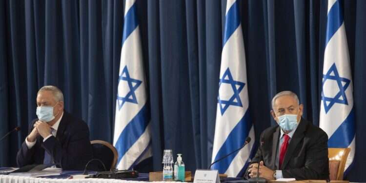 מחיר השלטון: מה תשלם כחול לבן תמורת החוק הנורבגי?