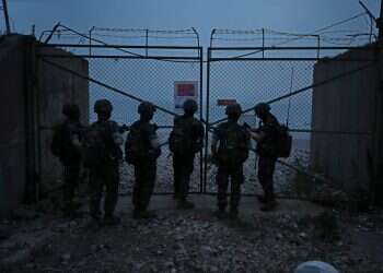 משרד פוצץ, חיילים חזרו לגבול: המשבר בין הקוריאות מחריף