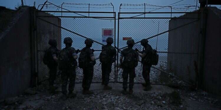 משרד פוצץ, חיילים חזרו לגבול: המשבר בין הקוריאות מחריף