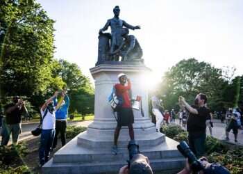 הקסם והכישוף של אידיאולוגיות רעות