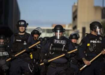 פעיל שמאל ותיק: ישראל היא המקור לאלימות המשטרתית בארה"ב