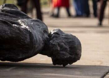 גזענות ללא סמלים מברונזה חמקמקה הרבה יותר