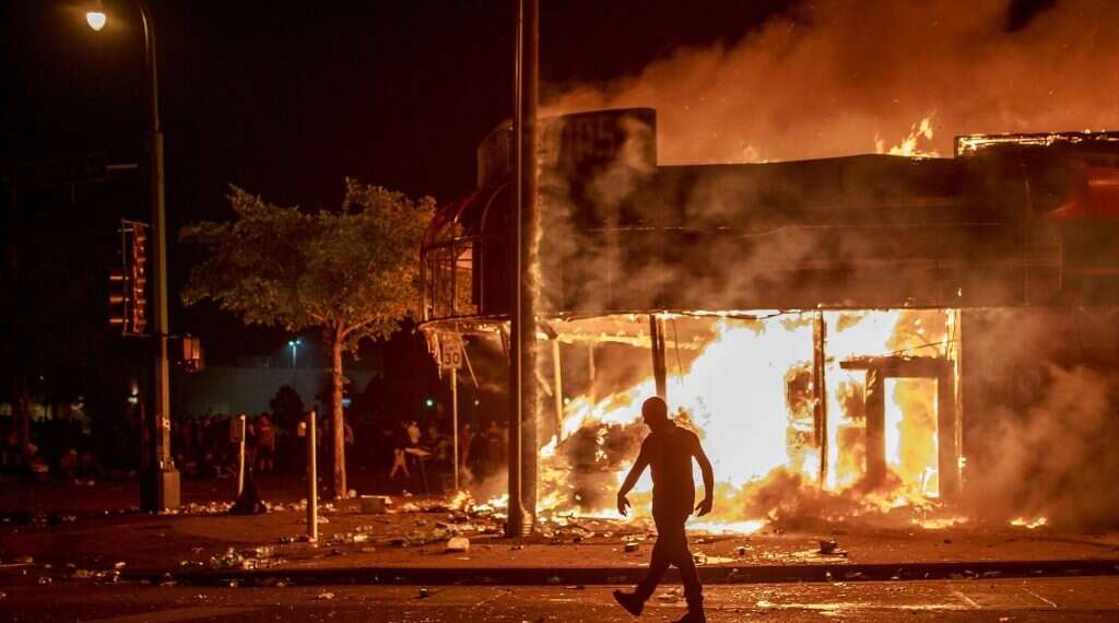 ההתפרעויות במיניאפוליס, השבוע. צילום: AFP לעזאזל האמת: נתניהו שונא אופוזיציה מימין