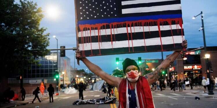 מחאה על מותו של ג'ורג' פלויד. דנבר, קולורדו, אתמול. צילום: AFP ארה"ב שוב מדממת, ואיך זה ישפיע על הבחירות לנשיאות?