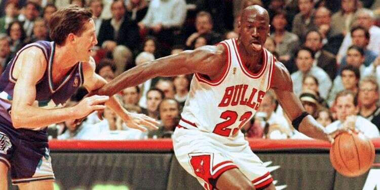 מייקל ג'ורדן במשחק ב-NBA. צילום: AFP מייקל ג'ורדן במשחק ב-NBA