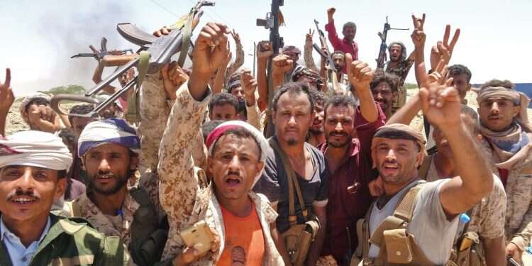 כוחות המורדים בתימן. צילום: AFP הפסקת אש בתימן: חוף מבטחים או מלכודת מסוכנת?