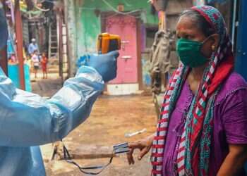 מסכות, מגבלות תנועה ובדיקות: העולם מגיב לגל החדש