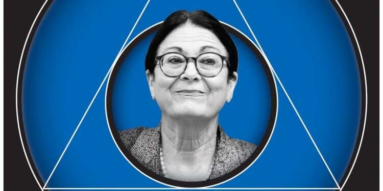 חיות נעצה חץ, ואז ציירה סביבו עיגול