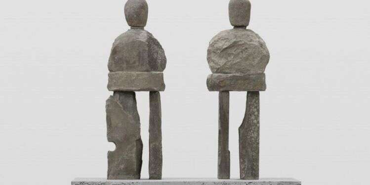 דמות אבן כפולה | אוגו רונדינונה