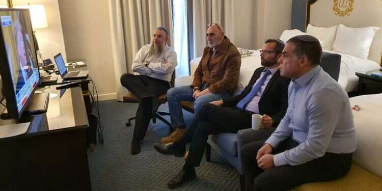 הזדמנות היסטורית או בכייה לדורות: ההתחבטות הקשה של המתנחלים