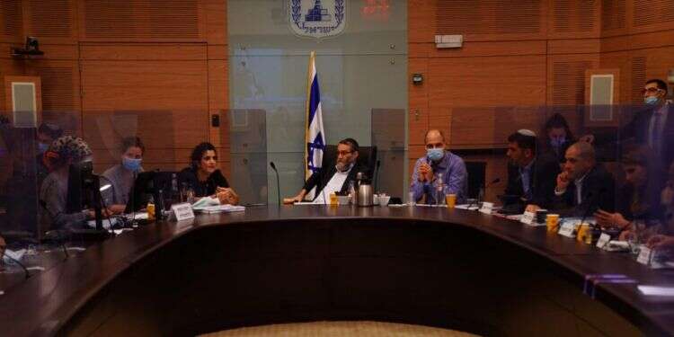 הדיון בוועדת הכספים, השבוע. צילום: עדינה ולמן, דוברות הכנסת לא ביבי, לא מעניין: כשהשיח הציבורי מאבד כיוון