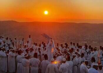 חג השבועות השומרוני: מאות חוגגים בהר גריזים