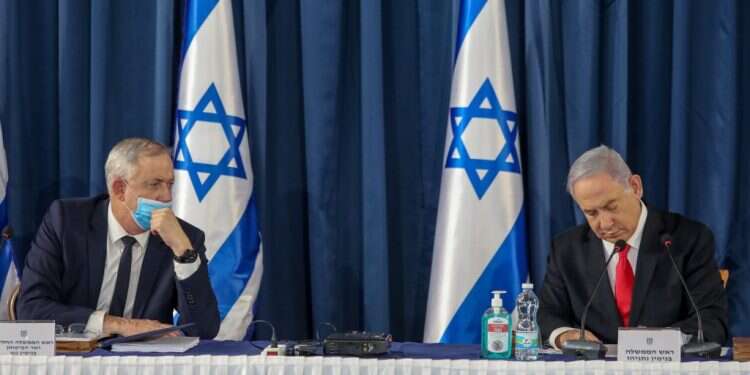 נתניהו וגנץ בישיבת ממשלה. צילום: מארק ישראל סלם אורית פרקש־הכהן: "העיסוק בבג"ץ יצא מכל פרופורציה"