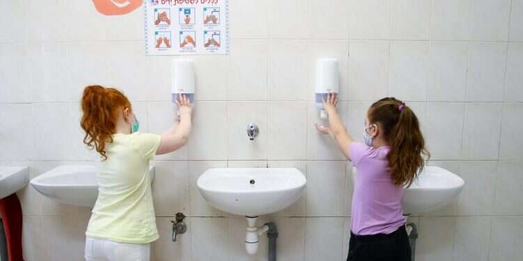 מנהלים ומורים נגד החזרה לשגרה: "ההנחיות לא ישימות"