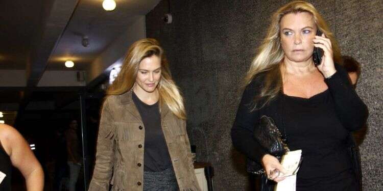 ציפי (מימין) ובר רפאלי. צילום: אמיר מאירי בסיפור של משפחת רפאלי אין אף גיבורה