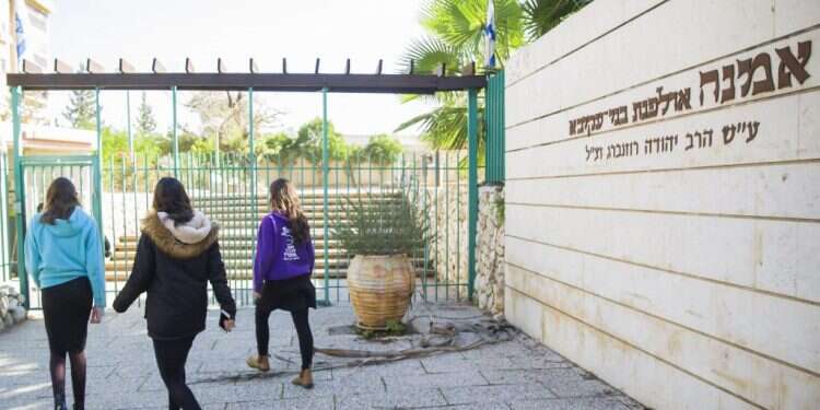 אולפנת בני עקיבא, אילוסטרציה. צילום: יהושע יוסף תוספת תקציבית לא תפתור את המשבר בחמ"ד