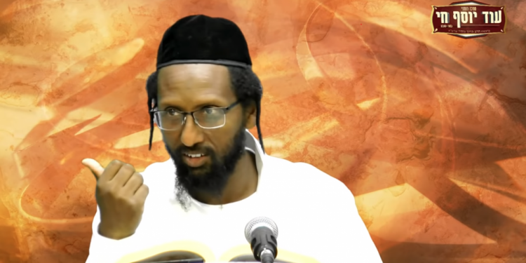 הרב ברוך גזהיי. קרדיט: צילום מסך מיוטיוב סערת גזהיי: כשבקרת הנזקים הישראלית פועלת נכון