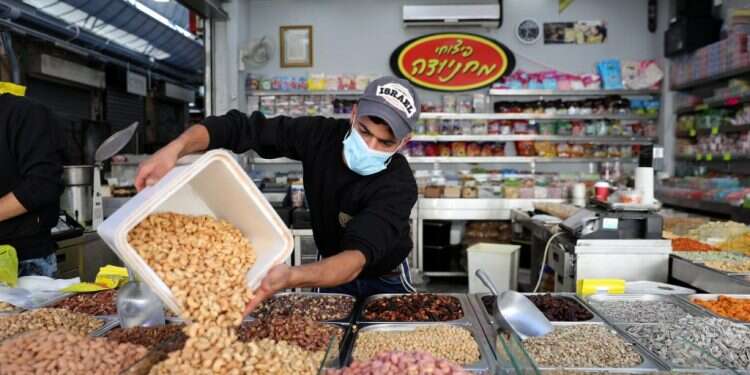 בדרך לאישוש המשק, יש לדאוג גם לצעירים