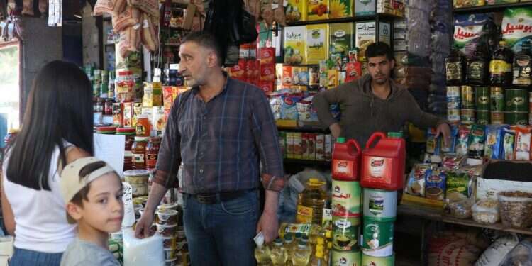 מסיגריות ועד מזון: טהרן מציפה את סוריה בתוצרת איראנית