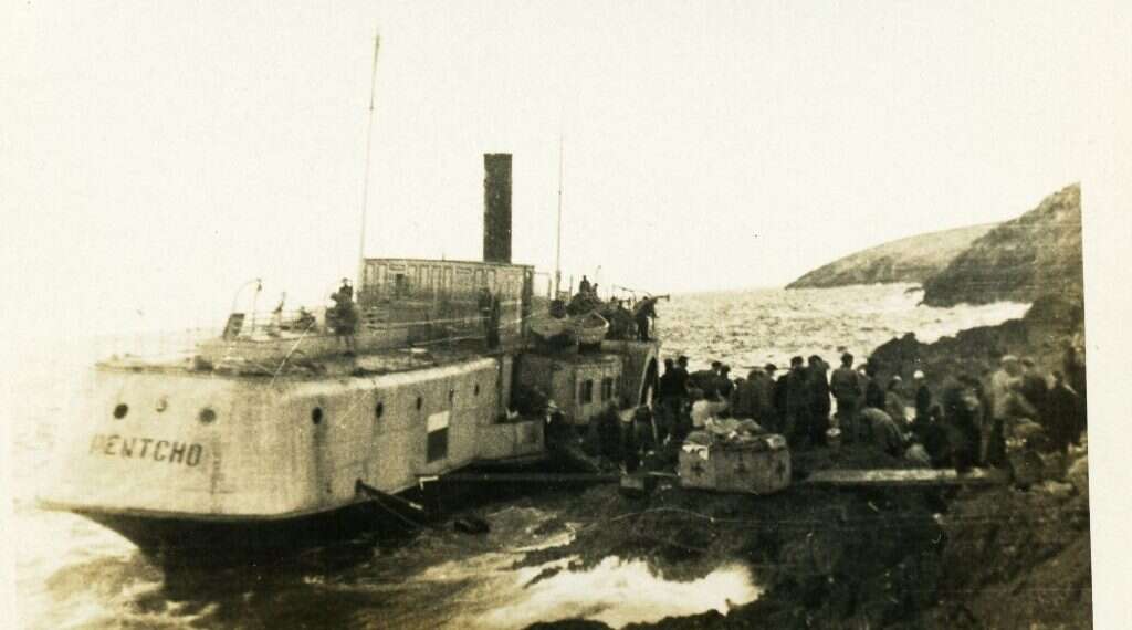 הישרדות: ספינת המעפילם שנתקעה על אי בודד