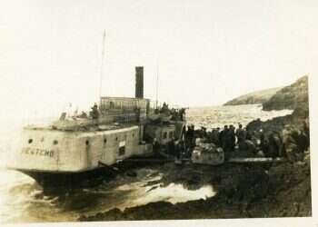 הישרדות: ספינת המעפילם שנתקעה על אי בודד