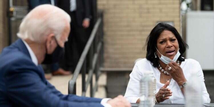 הדמוקרטים חוששים: ביידן לא יצליח להביא את המצביעים השחורים לקלפי