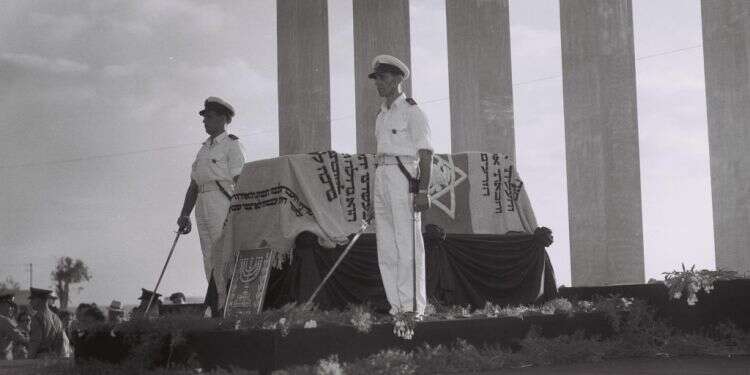 האם ראוי שיהודים שחיו כל חייהם בתפוצות ייקברו בארץ ישראל?