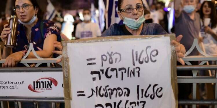 בישראל כולם שווים בפני החוק, חוץ מאלה ששווים יותר