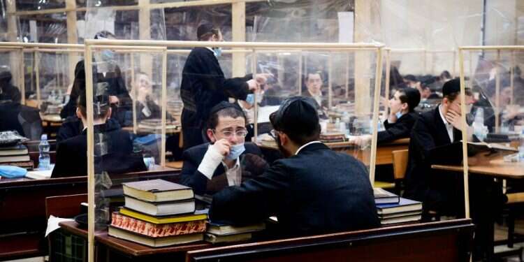 למידה בקפסולות בישיבת שיטור יתר ואיום על הישיבות: הקורונה במגזר החרדי מערערת את יציבות הממשלה