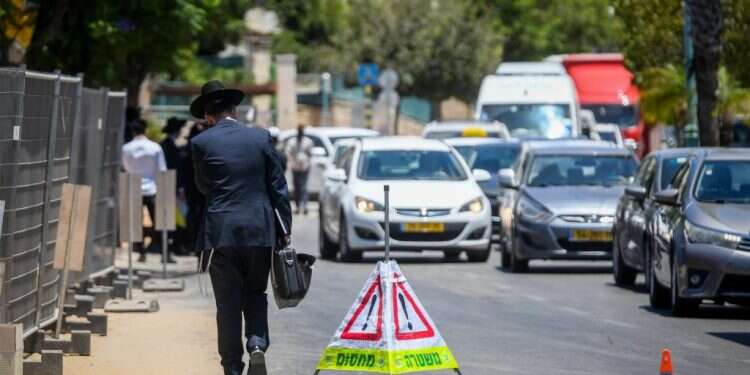 הסגר על אלעד. צילום: פלאש 90 עדות מהסגר על העיר החרדית: "תחושה קשה של עלבון"