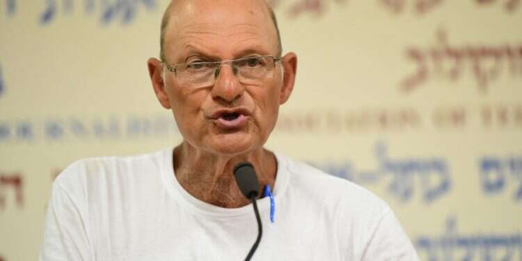 אמיר השכל במסיבת עיתונאים ביום ראשון. צילום: אבשלום ששוני, פלאש 90 בריוני השמאל שואפים לאנרכיה בשם החוק והצדק