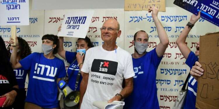 בריוני השמאל שואפים לאנרכיה בשם החוק והצדק