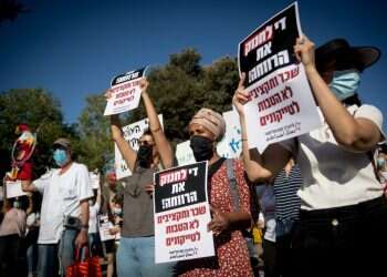 "אני רואה בעיניים את התפוררות שירותי הרווחה"