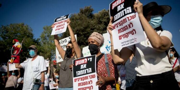 מחאת העו "אני רואה בעיניים את התפוררות שירותי הרווחה"