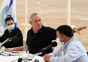 גנץ בסיור בדרום: "מעבר אמ"ן לנגב הוא פרויקט לאומי"