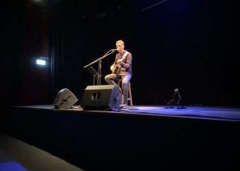 כשהגיטרה מנסרת את הקורונה