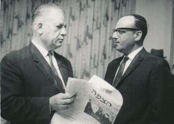 "בעבור אבא המילה הכתובה הייתה כמעט במעלת קדושה"