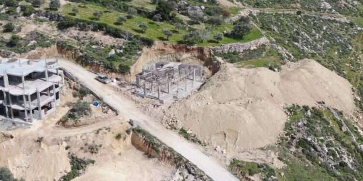 בנייה פלסטינית בלתי חוקית ביו עתירה: לעצור בנייה פלסטינית נרחבת בגוש עציון