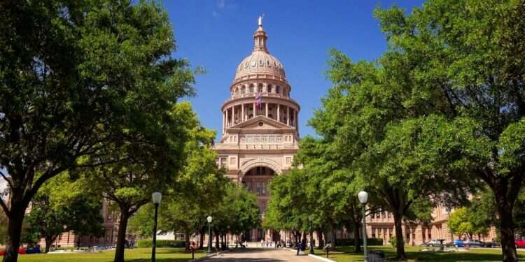 בניין הקפיטול בטקסס. צילום: שאטרסטוק ההיסטוריה מוכיחה: למרות הסקרים, הבחירות פתוחות