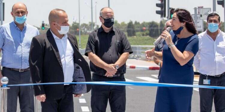 השרה מירי רגב בטקס חנוכת מחלף אשקלון צפון, השבוע. צילום: דוברות עיריית אשקלון רמת הניתוק של הקברניטים מדהימה, אבל בעיקר מדאיגה