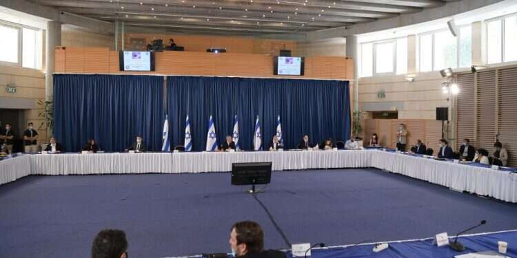 ישיבת קבינט הקורונה. צילום: עמוס בן גרשום לע "הממשלה חדלה מלתפקד. הגל השני הוא מחדל ישיר"