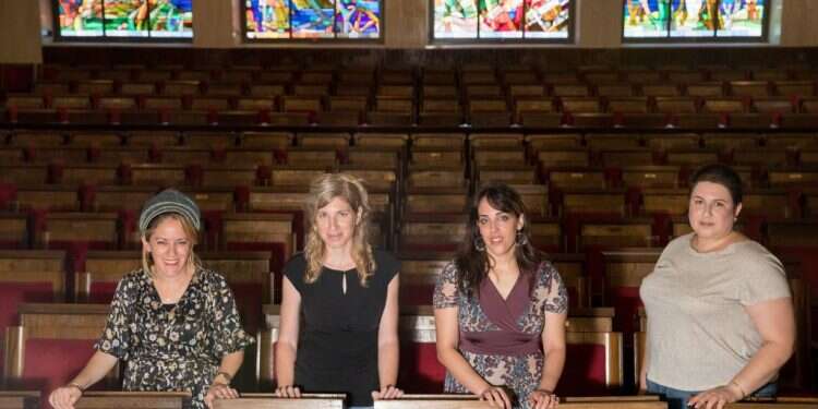 צילום: יונתן זינדל, פלאש 90 הפתעה – גם הרבנים בכו וכאבו את הגירוש