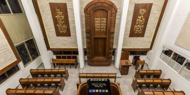 ריחוק חברתי: גילוי האהבה הנעלה ביותר