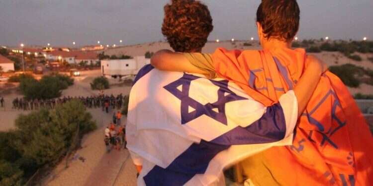 משבר אמוני וטלטלה משנה חיים. נערים בימי ההתנתקות. צילום: מרים צחי "אנחנו לא יודעים ללמד, החינוך שלנו לא מתאים לנוער"