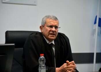 אין מי שיצעק למשוגעי בלפור וצאלח א־דין לרדת מהעץ